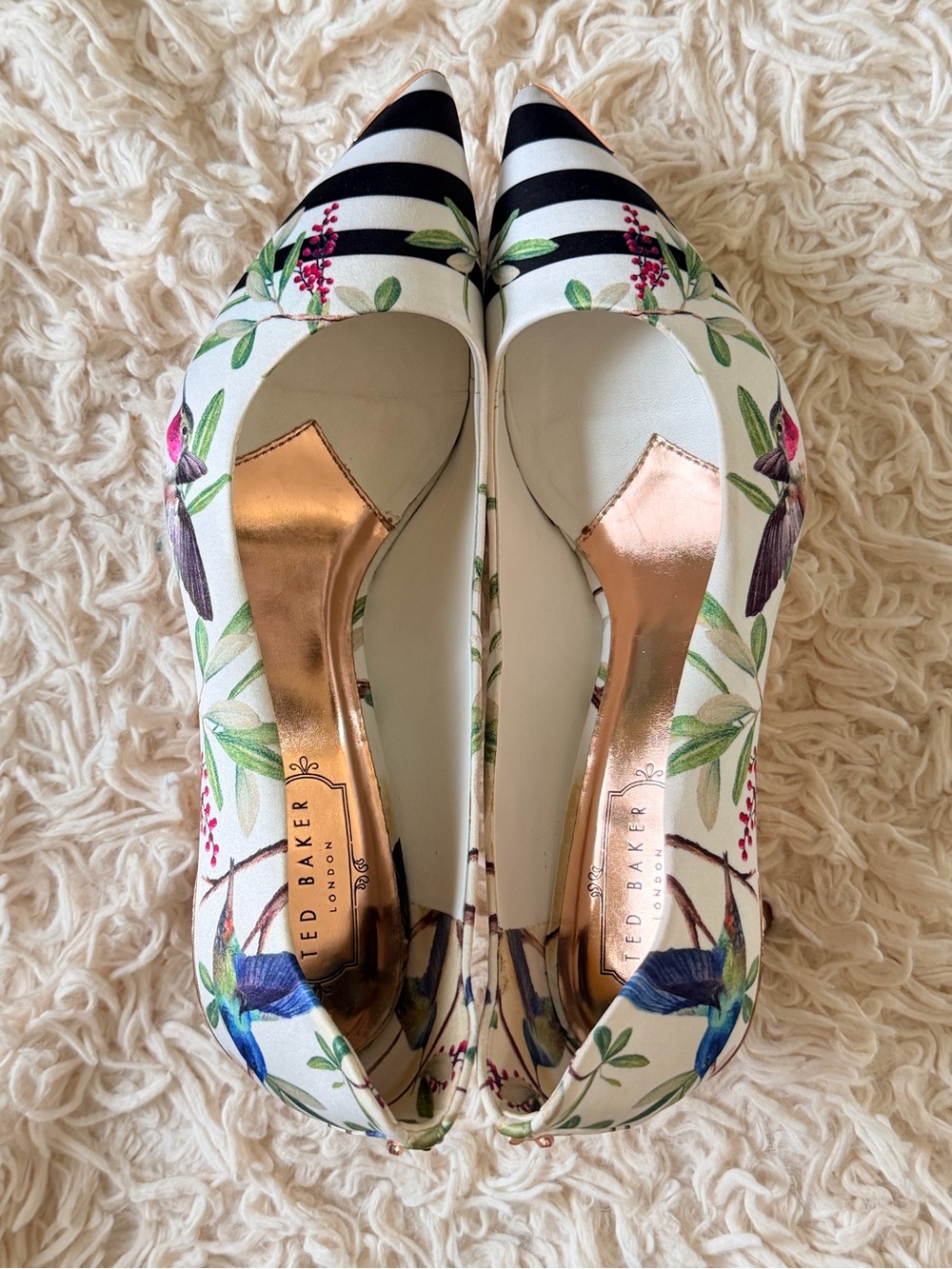 💕Ted Baker London White Hummingbird & Botanical Pointed Toe Pumps (Size 39/8.5)
